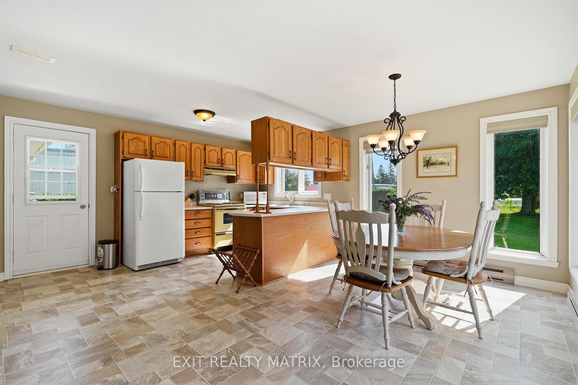 3 Hillview Circle photo 9