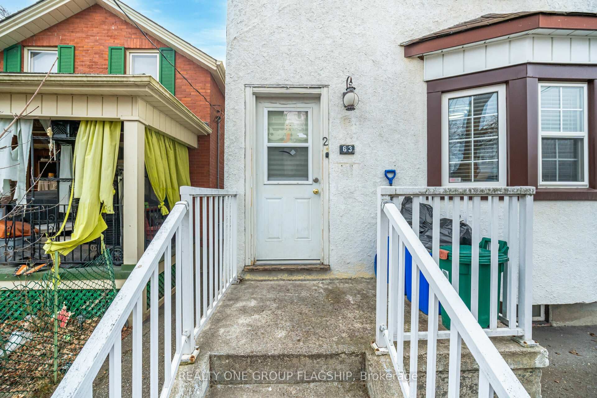63 Hogarth St Street photo 2
