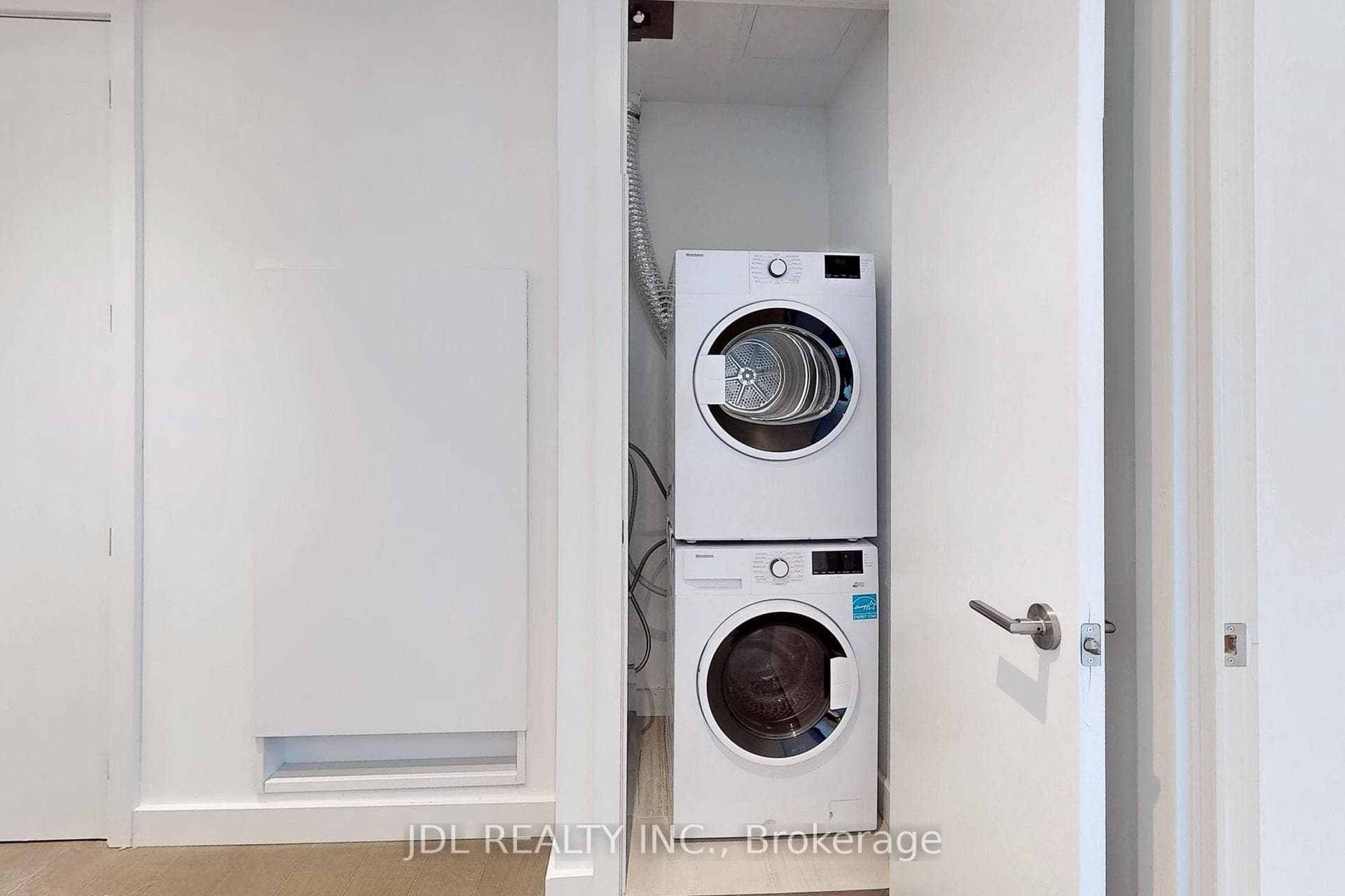 81 wellesley Street Unit 2301 photo 23