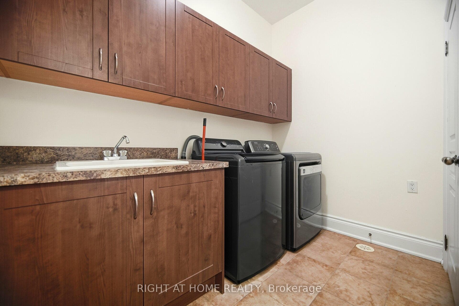 12 Jenny Thompson Court photo 23
