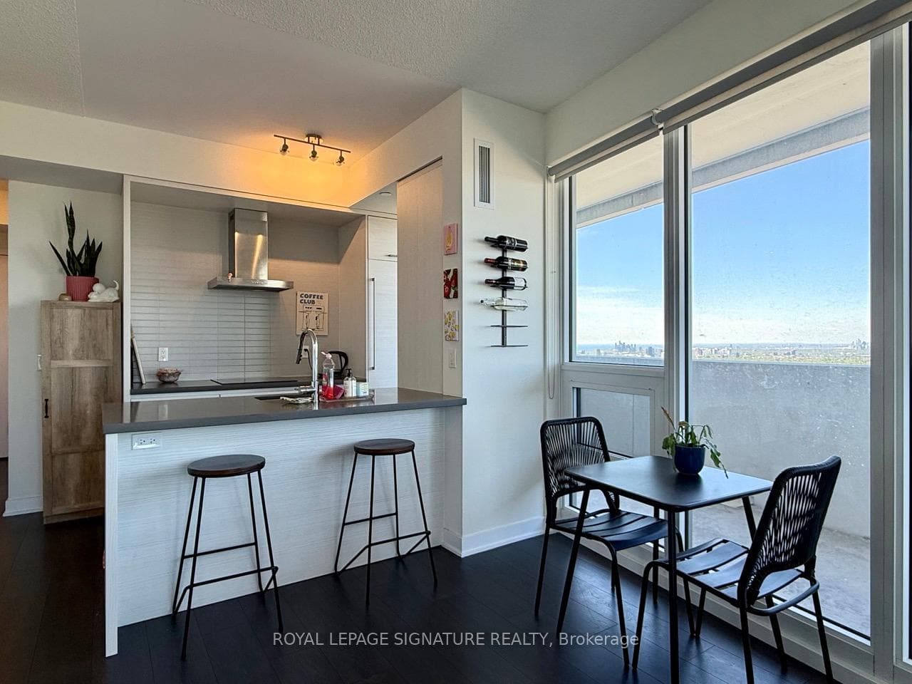 2221 Yonge Street Unit 3909 photo 7