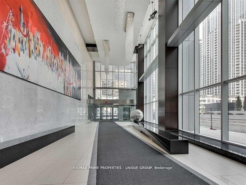 386 Yonge Street Unit 3807 photo 9