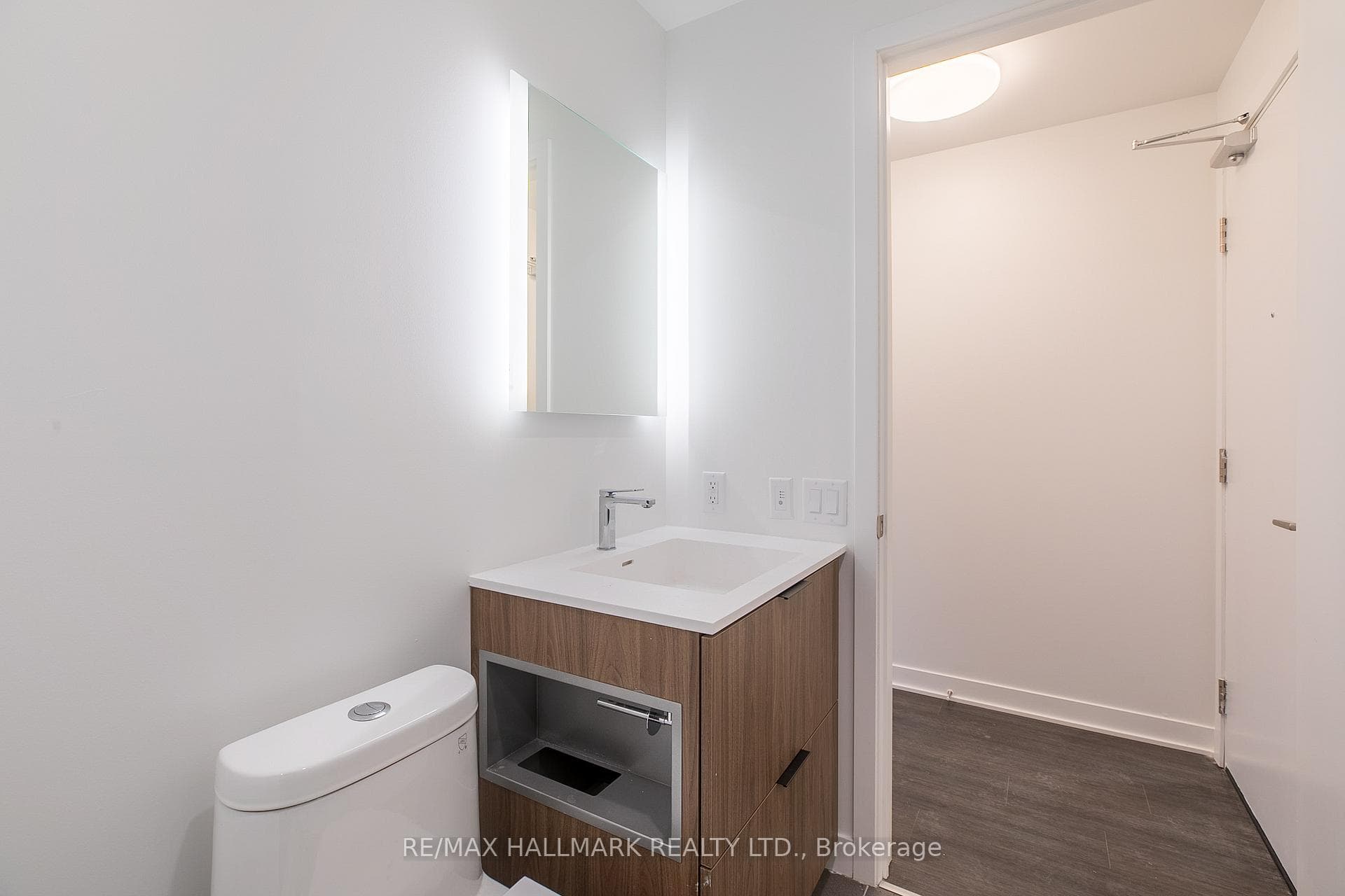 185 Alberta Avenue Unit 607 photo 13