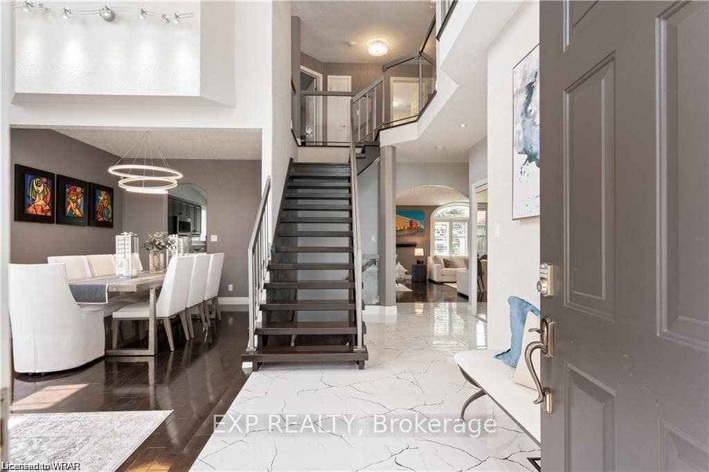 598 Sandbanks Crescent photo 3