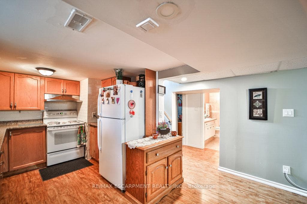 4182 William Street photo 24