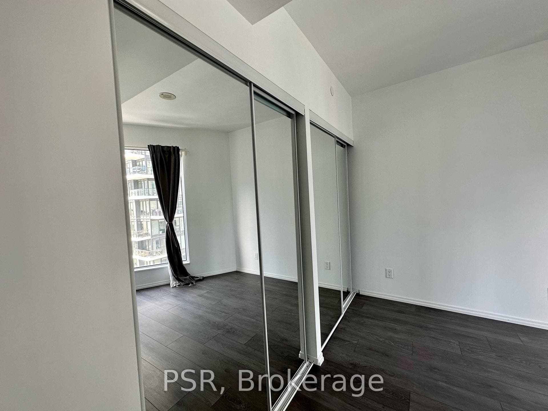 68 Shuter Street Unit 1603 photo 6