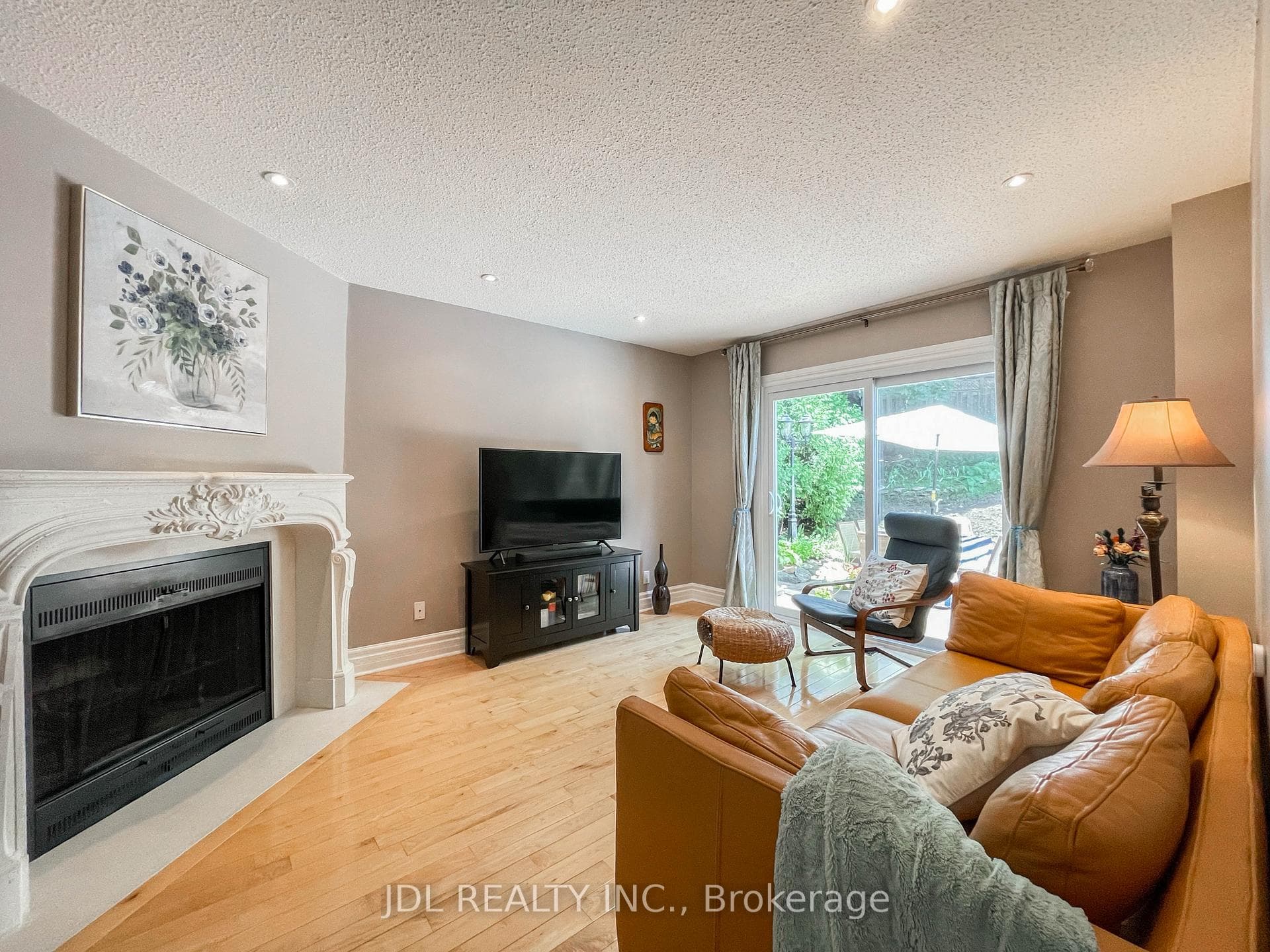 126 Weir Crescent photo 18