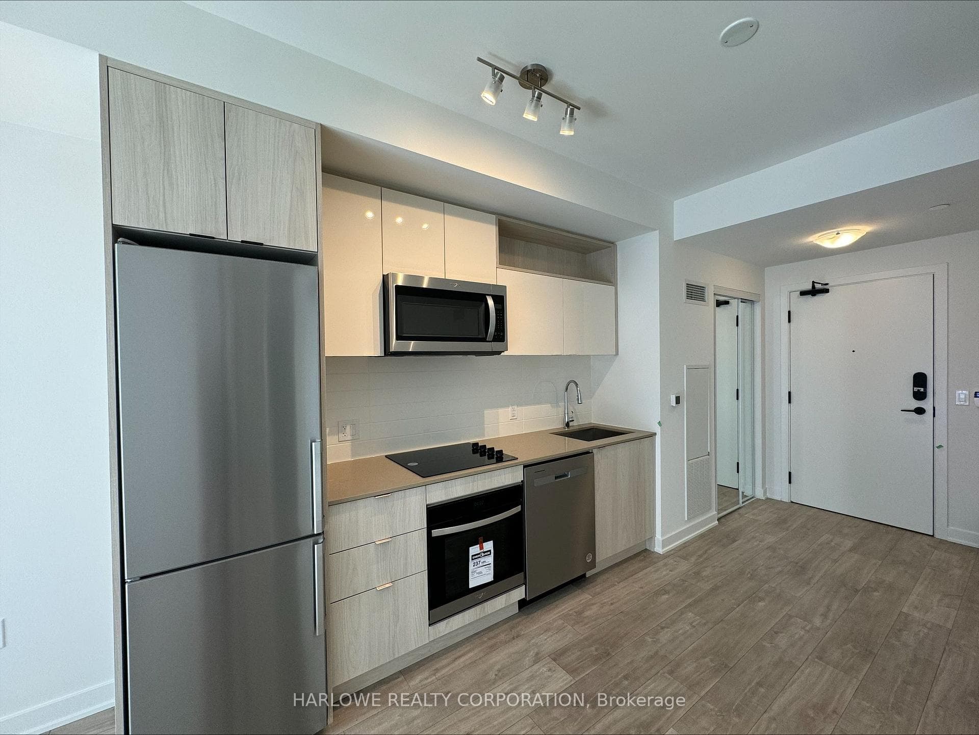 70 Princess Street Unit 2714 E photo 2