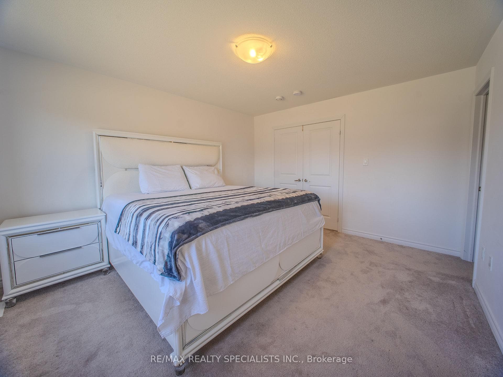 312 Ridley Crescent photo 23