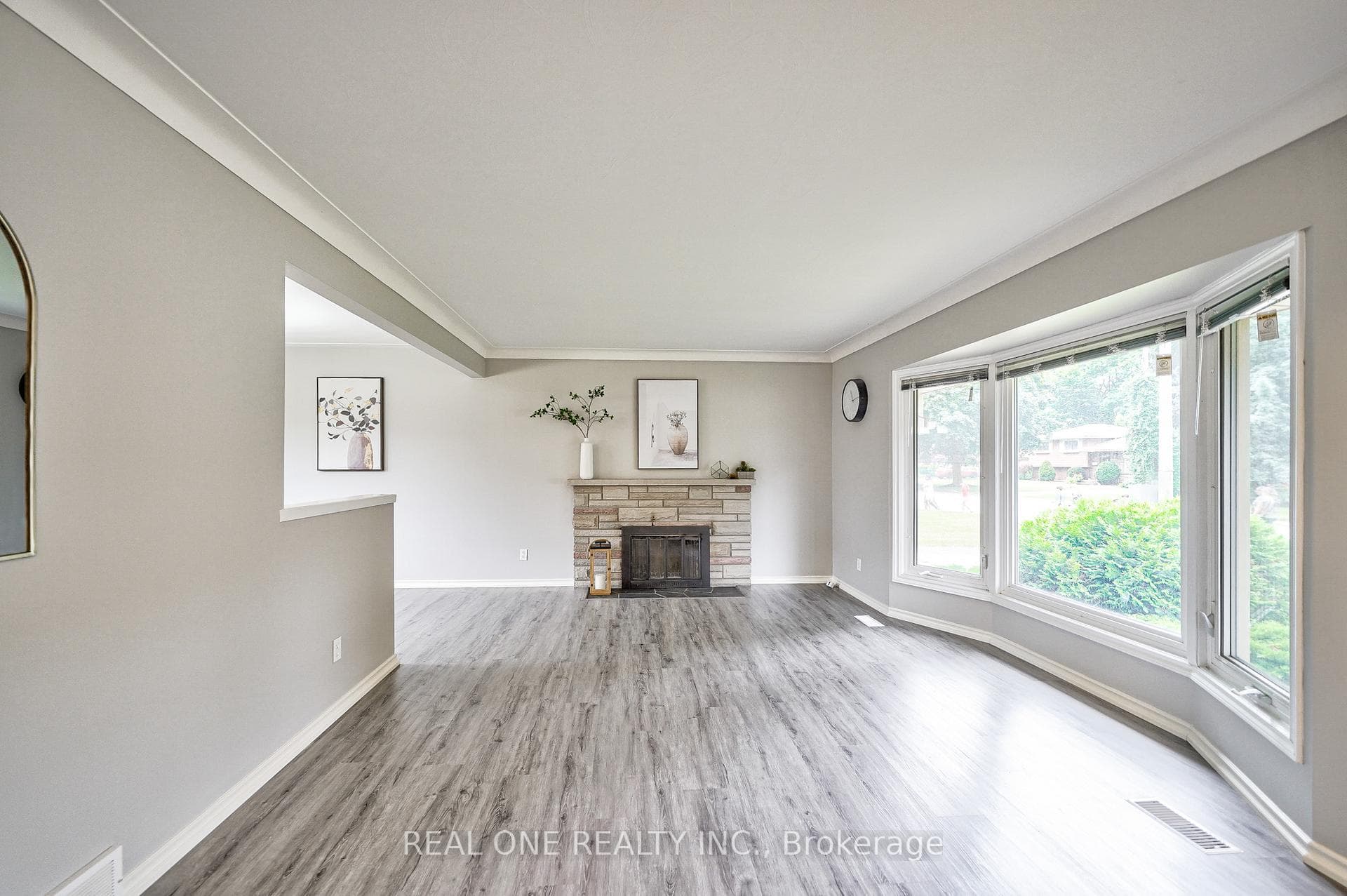 98 Prince Charles Drive photo 4