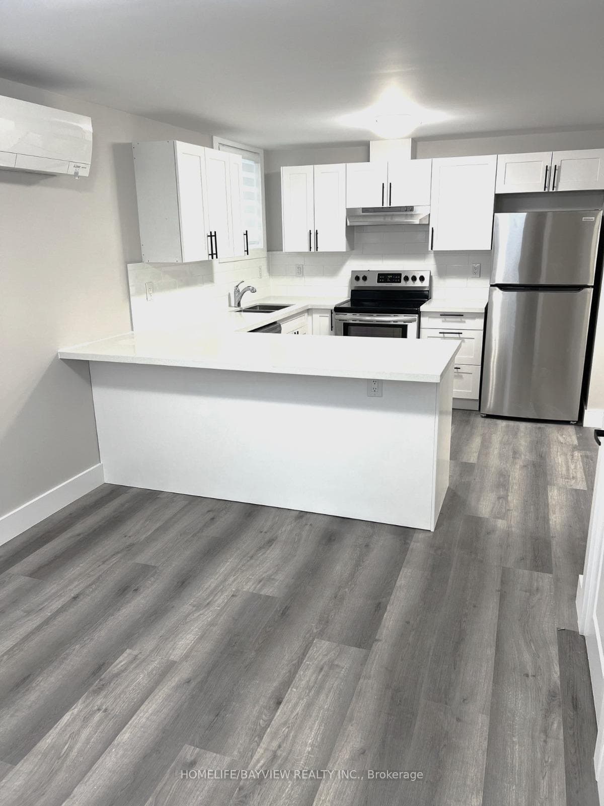 164 Penetanguishene Road Unit Bsmnt photo 3