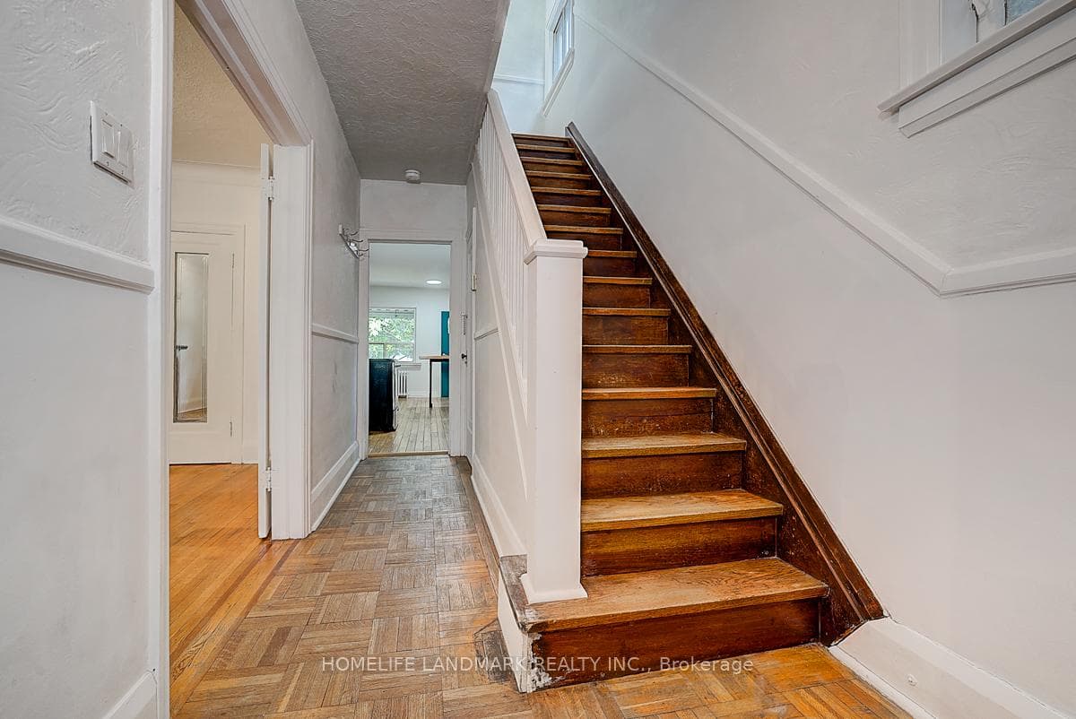 149 Euclid Avenue Unit Main and Upper photo 4