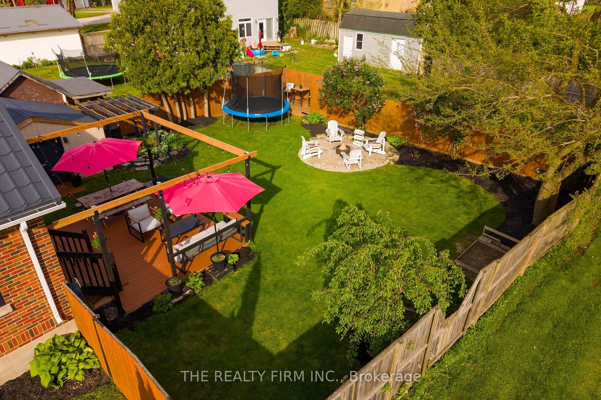 599 John Street photo 7