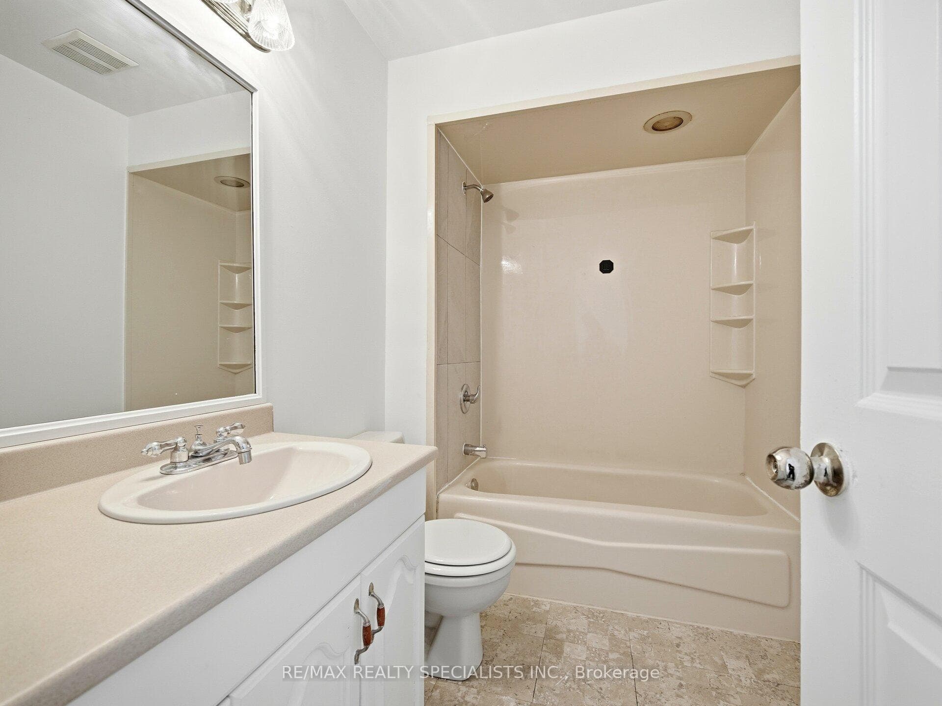 32 Courtleigh Square photo 31