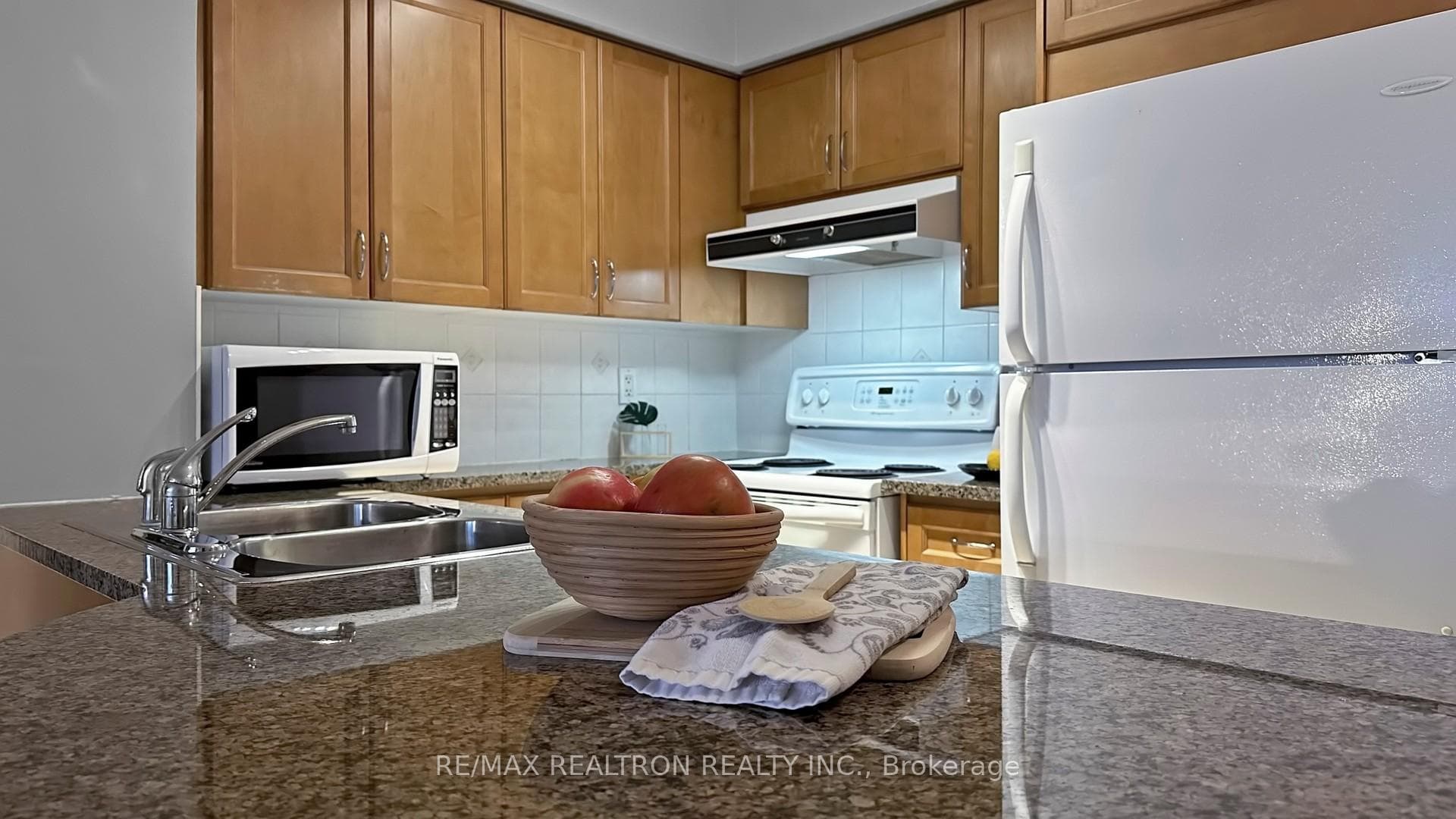 18 Kenaston Gardens Unit 1710 photo 19