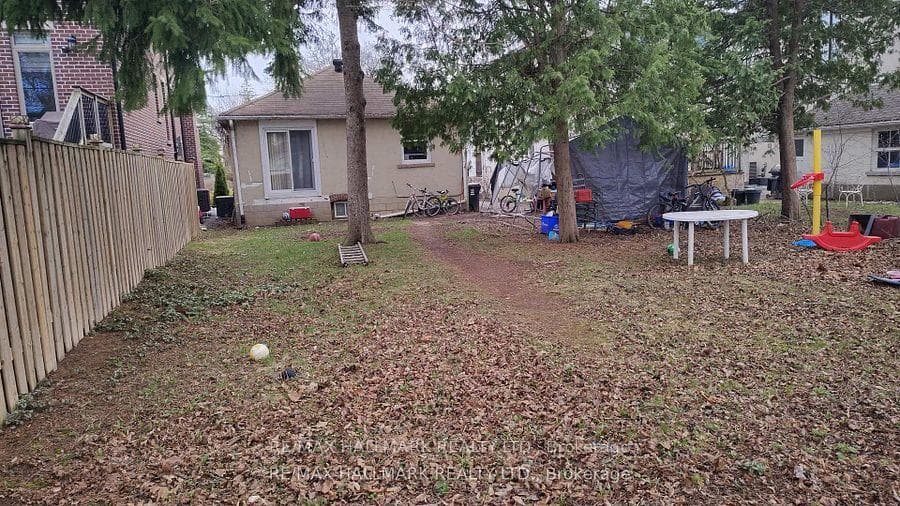 46 Madawaska Avenue photo 2
