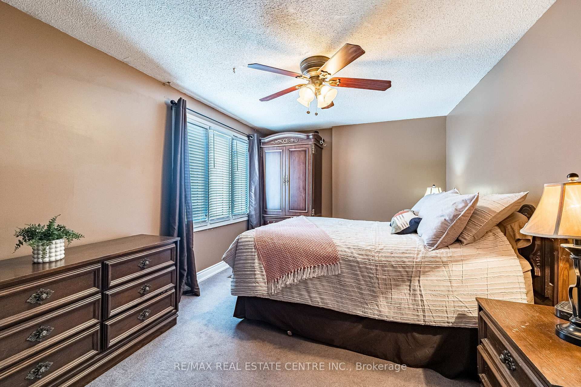 34 Berkshire Square photo 16