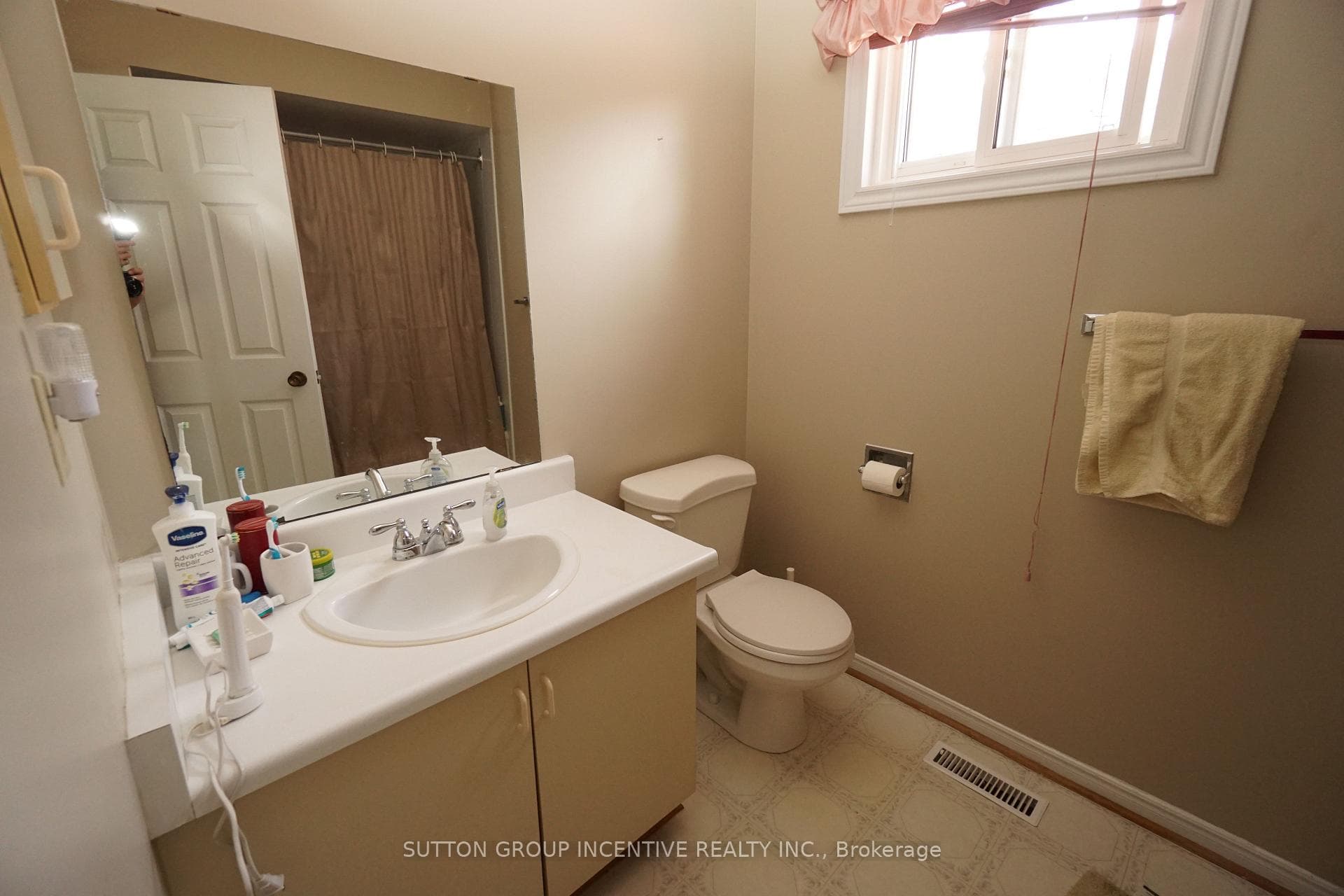 main bathroom is a 4 pc