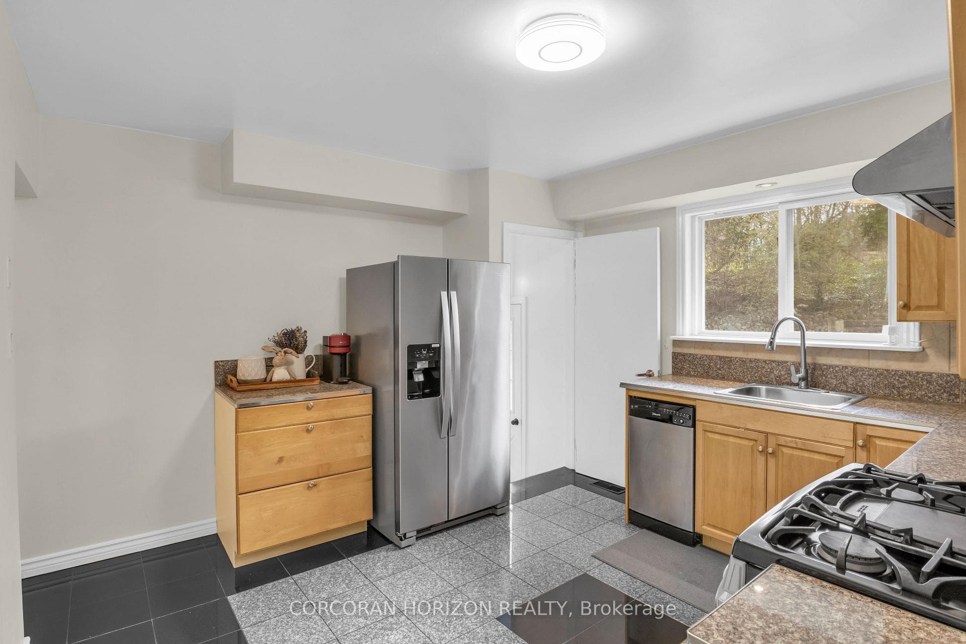 7226 Wellington Road photo 21