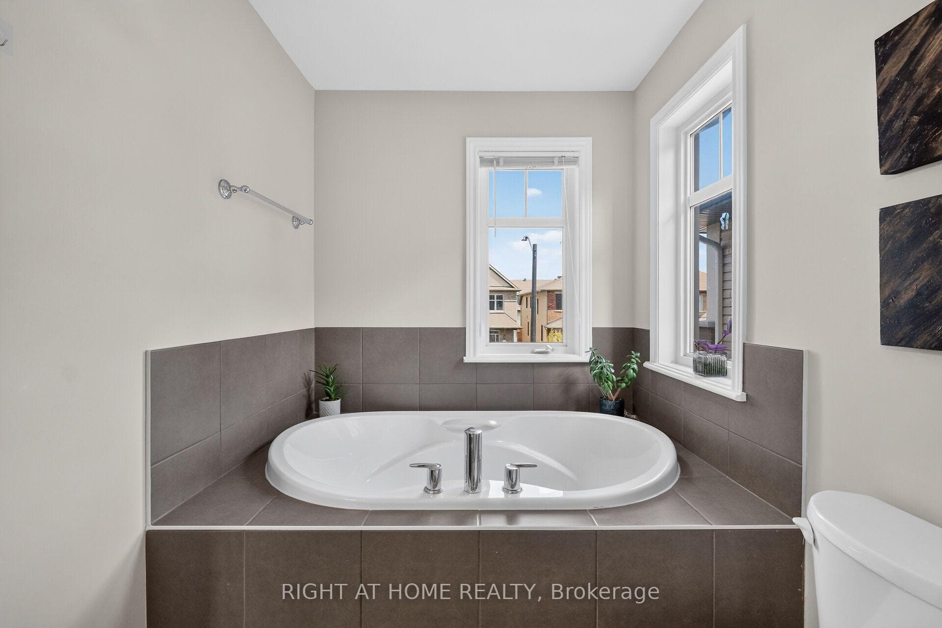 207 Mareth Way photo 27