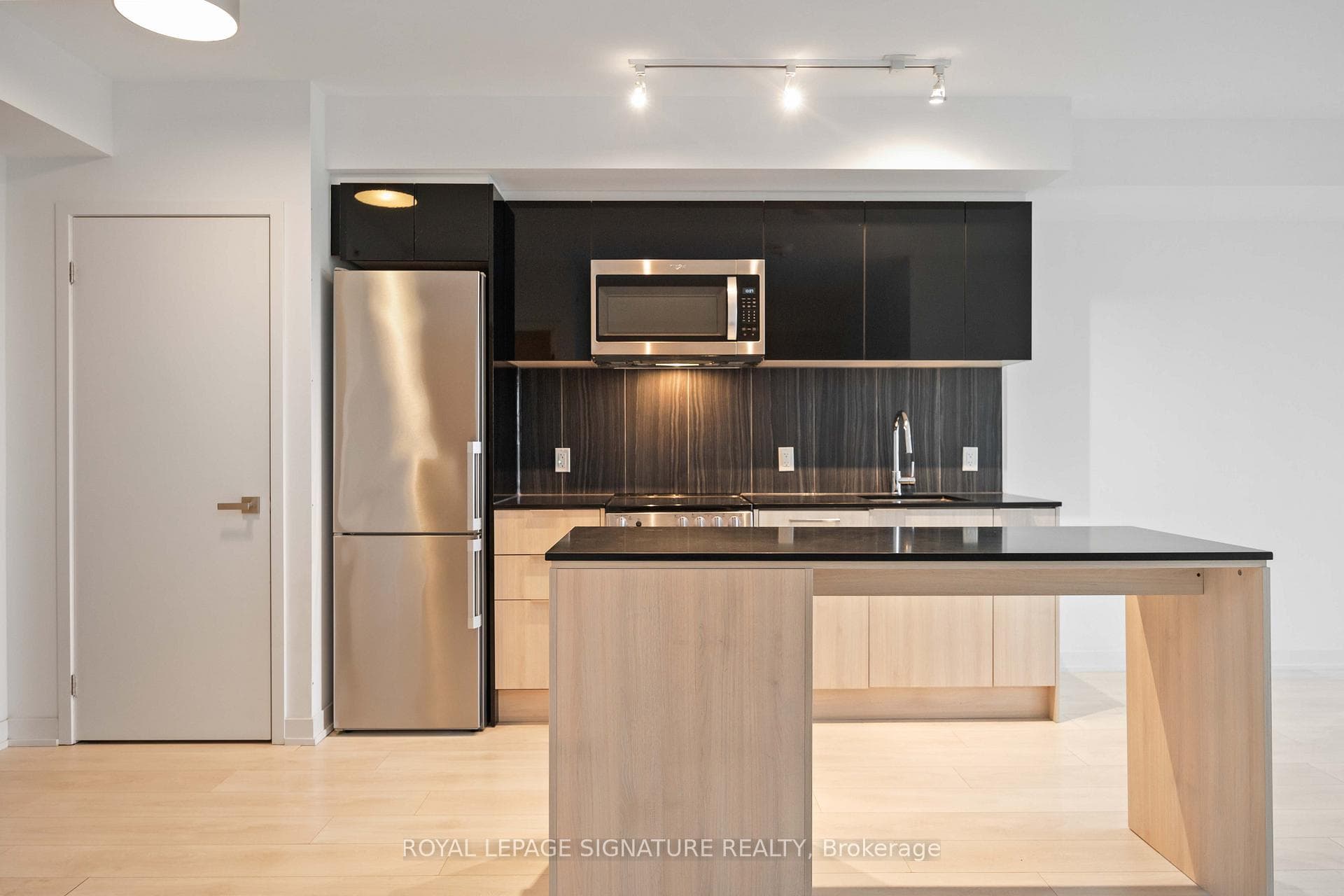 31 Tippett Road Unit 332 photo 10