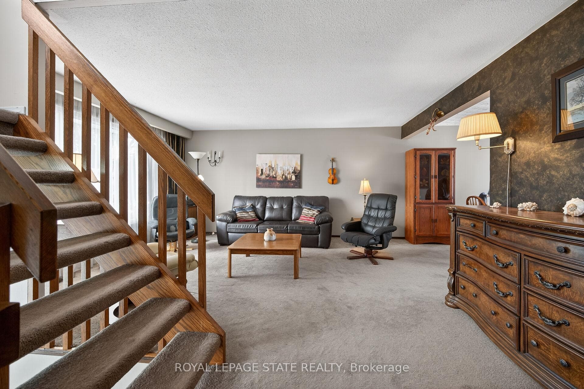 356 Cranbrook Drive photo 2
