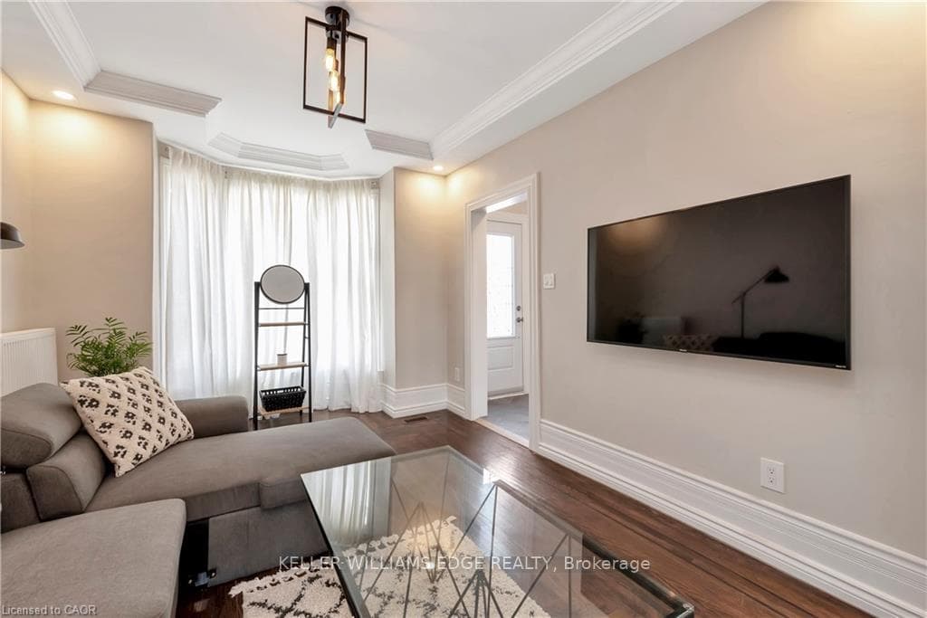 232 Bay Street photo 10