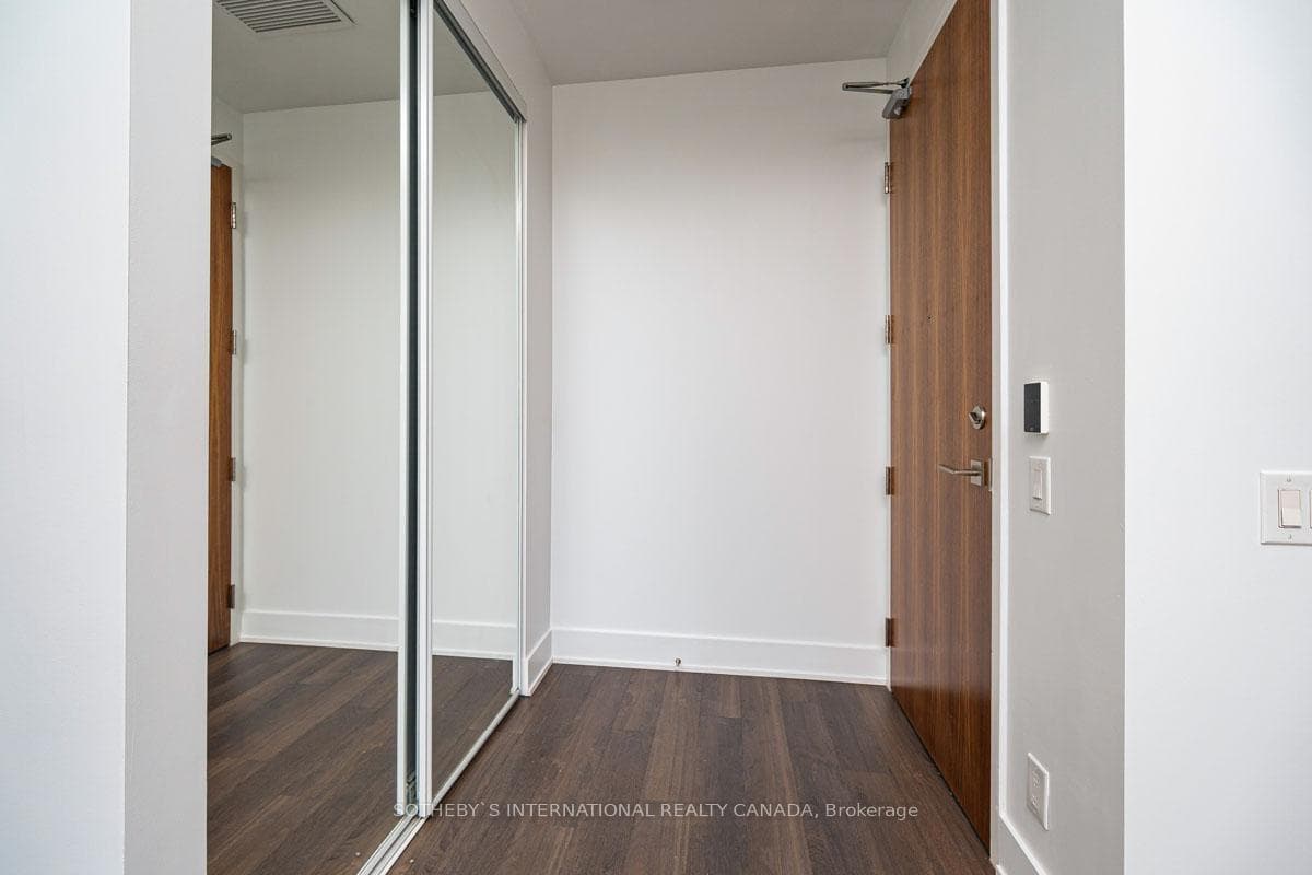 111 St Clair Avenue Unit 406 photo 6