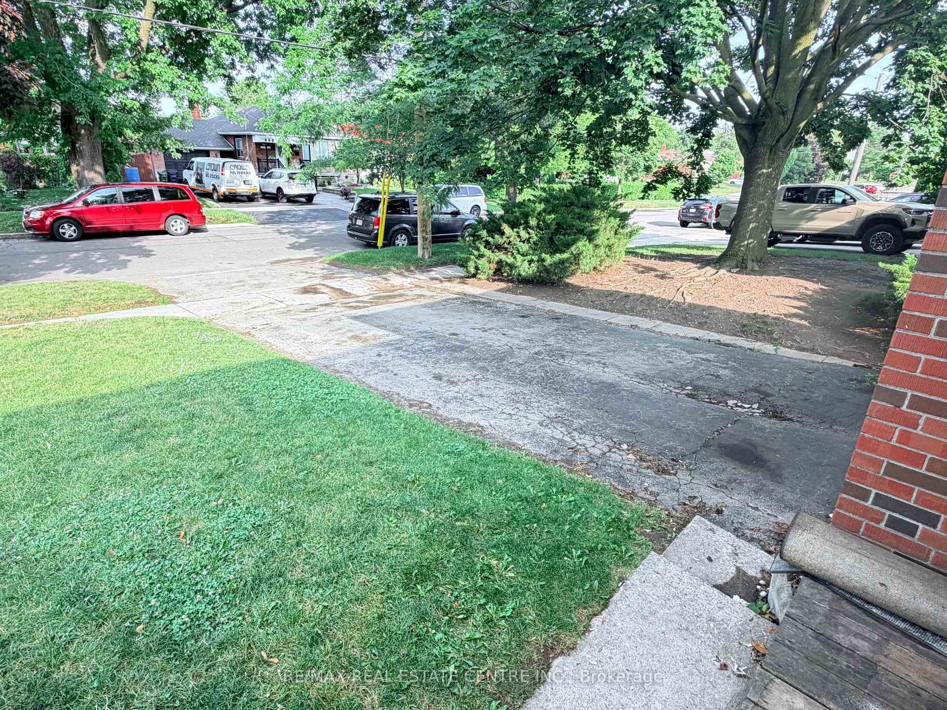 52 Sharbot Avenue photo 16