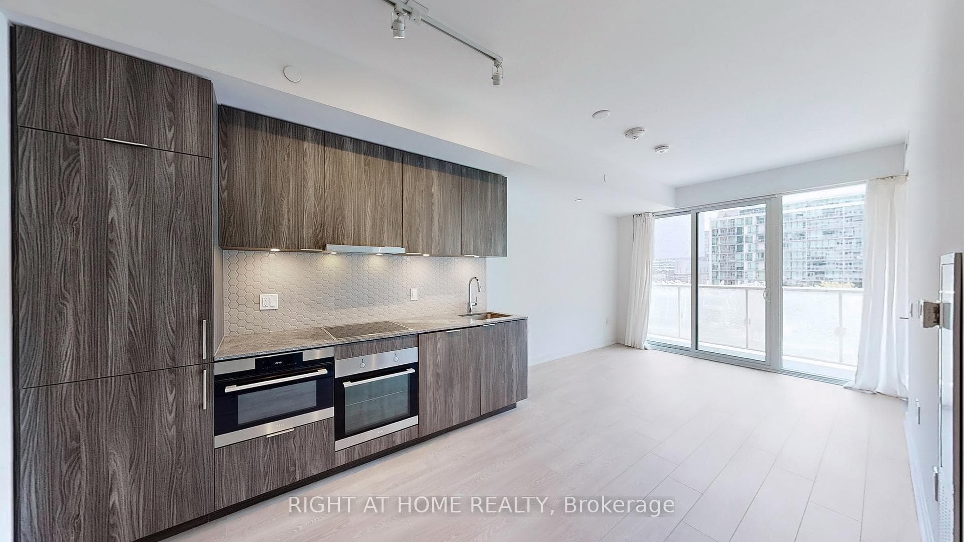 15 Queens Quay Unit 403 photo 10