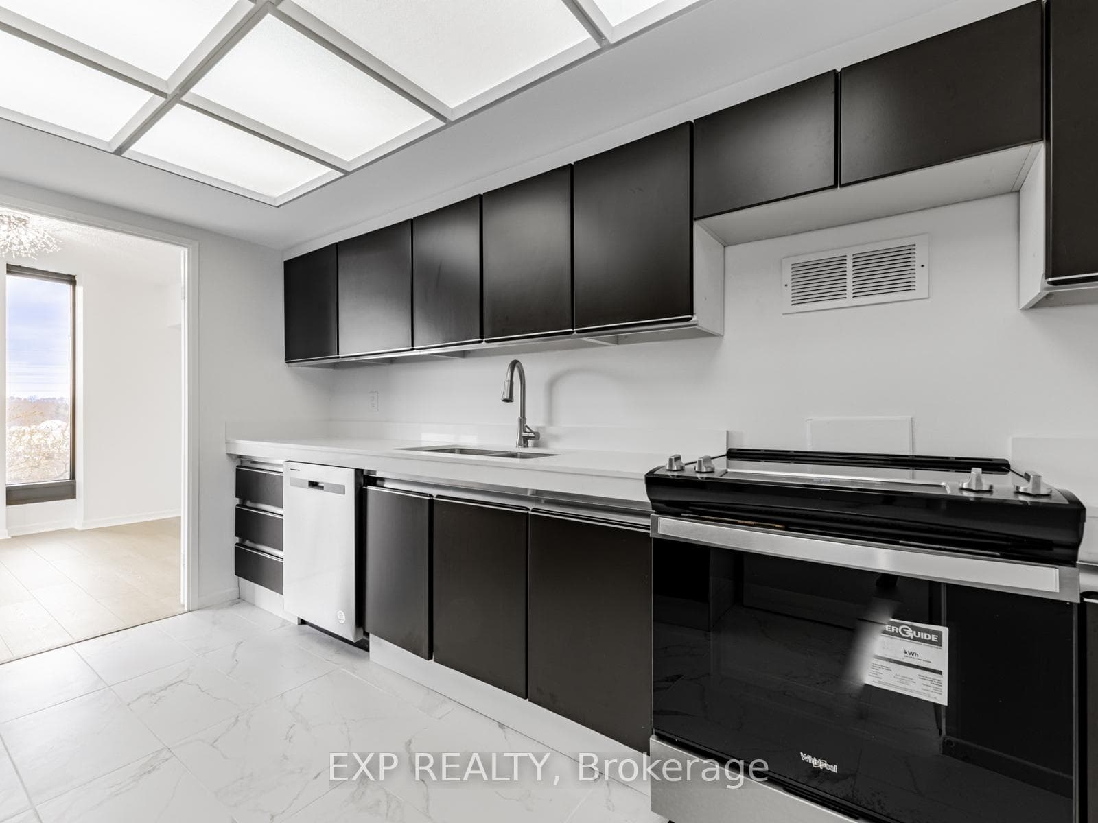 2045 Lake Shore Boulevard Unit 609 photo 18