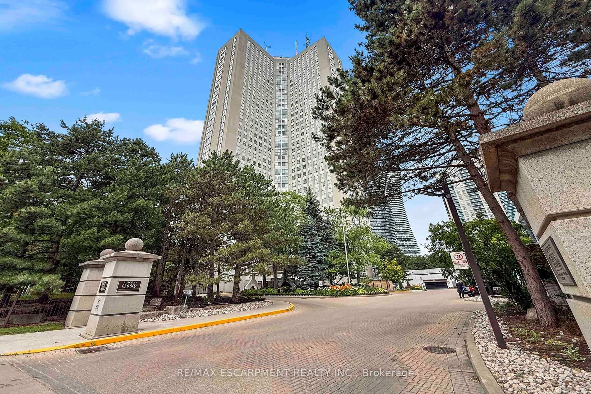 3650 Kaneff Crescent Unit 2804 photo 1