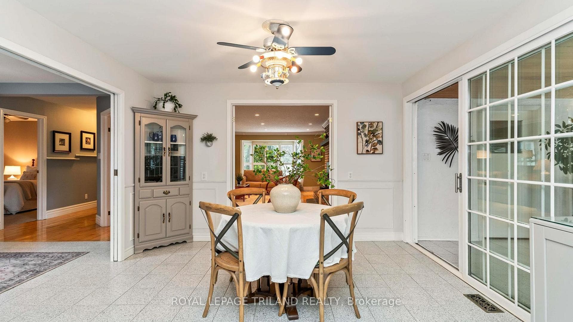 Large eat-in kitchen area