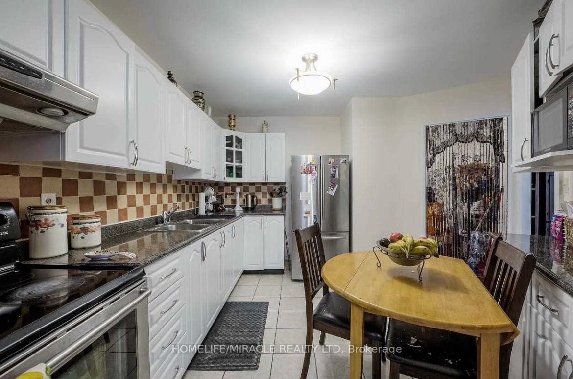 60 Pavane Linkway N/A Unit 216 photo 8