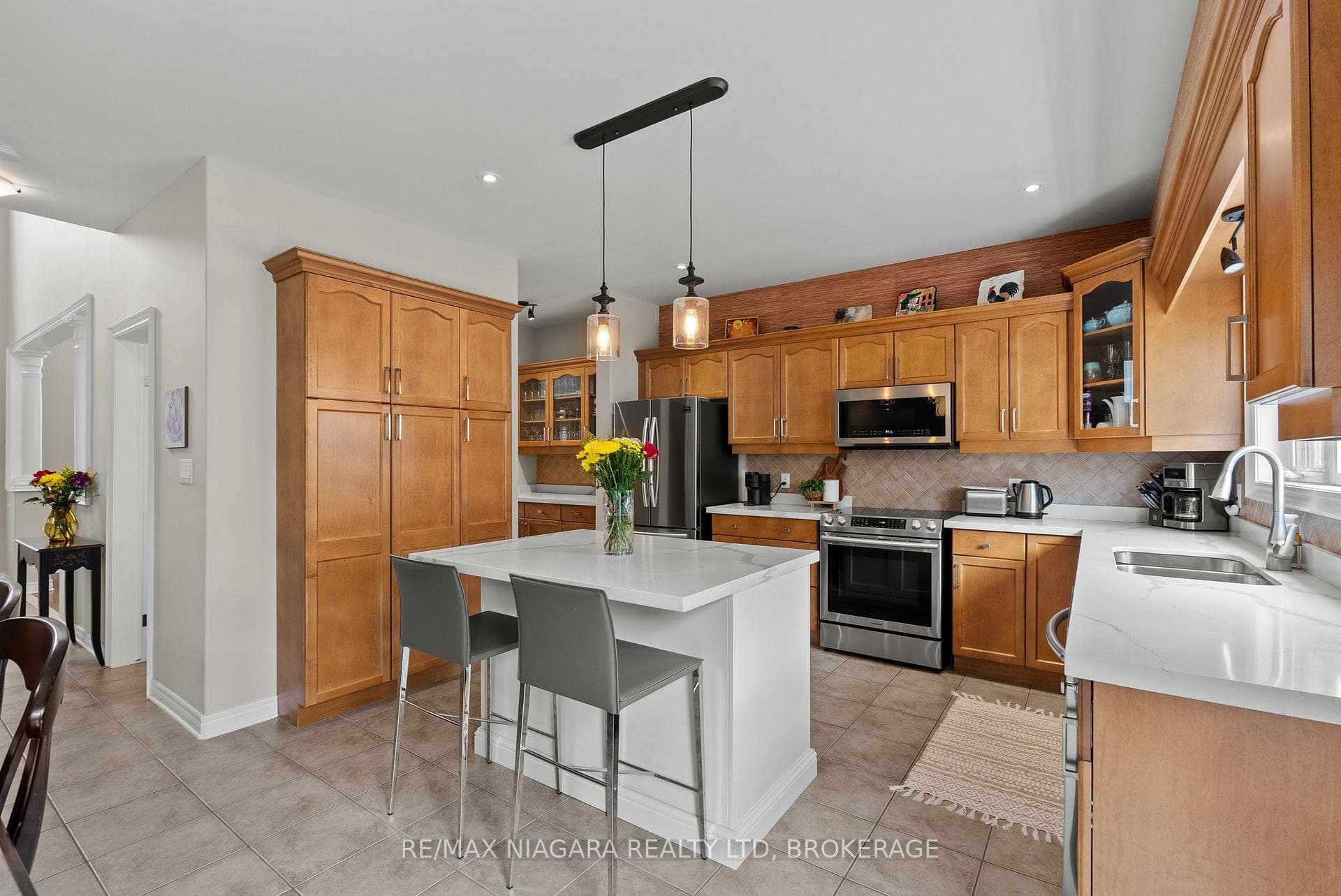 282 Winterberry Boulevard photo 14