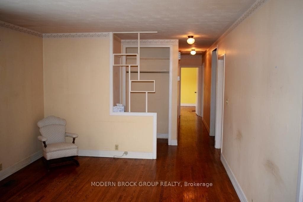 Hallway to bedrooms