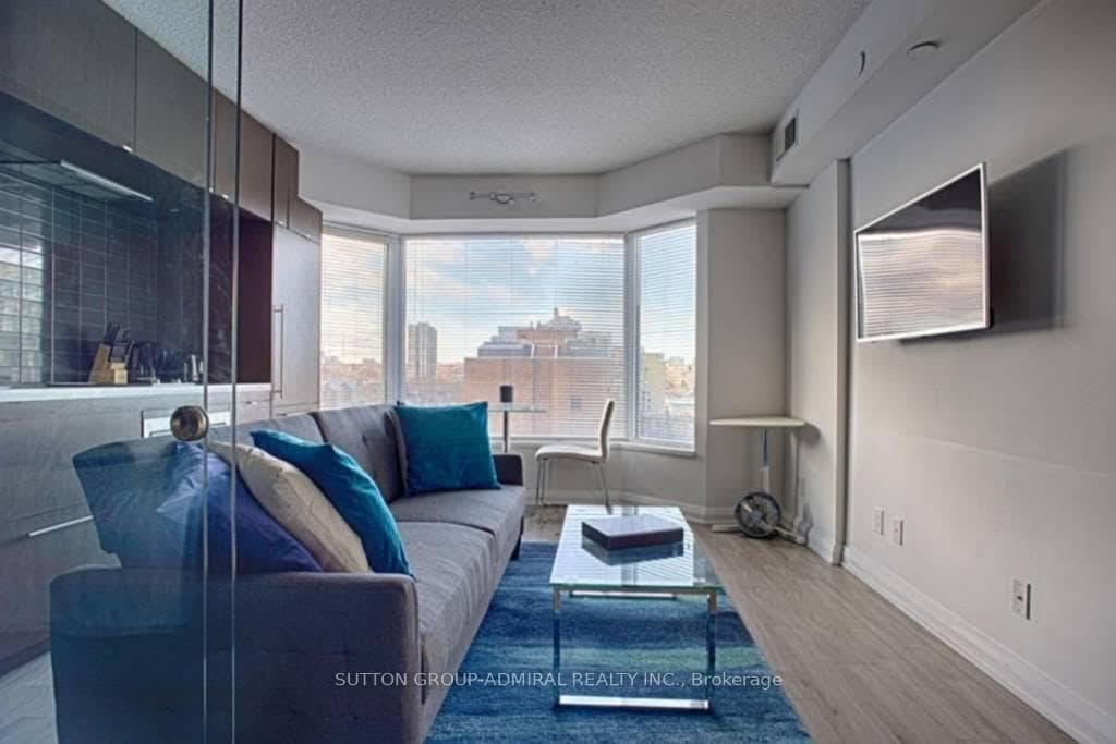 155 Yorkville Avenue Unit 701 photo 2