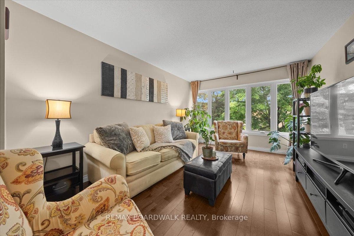 2126 Eric Crescent Unit 18 photo 5