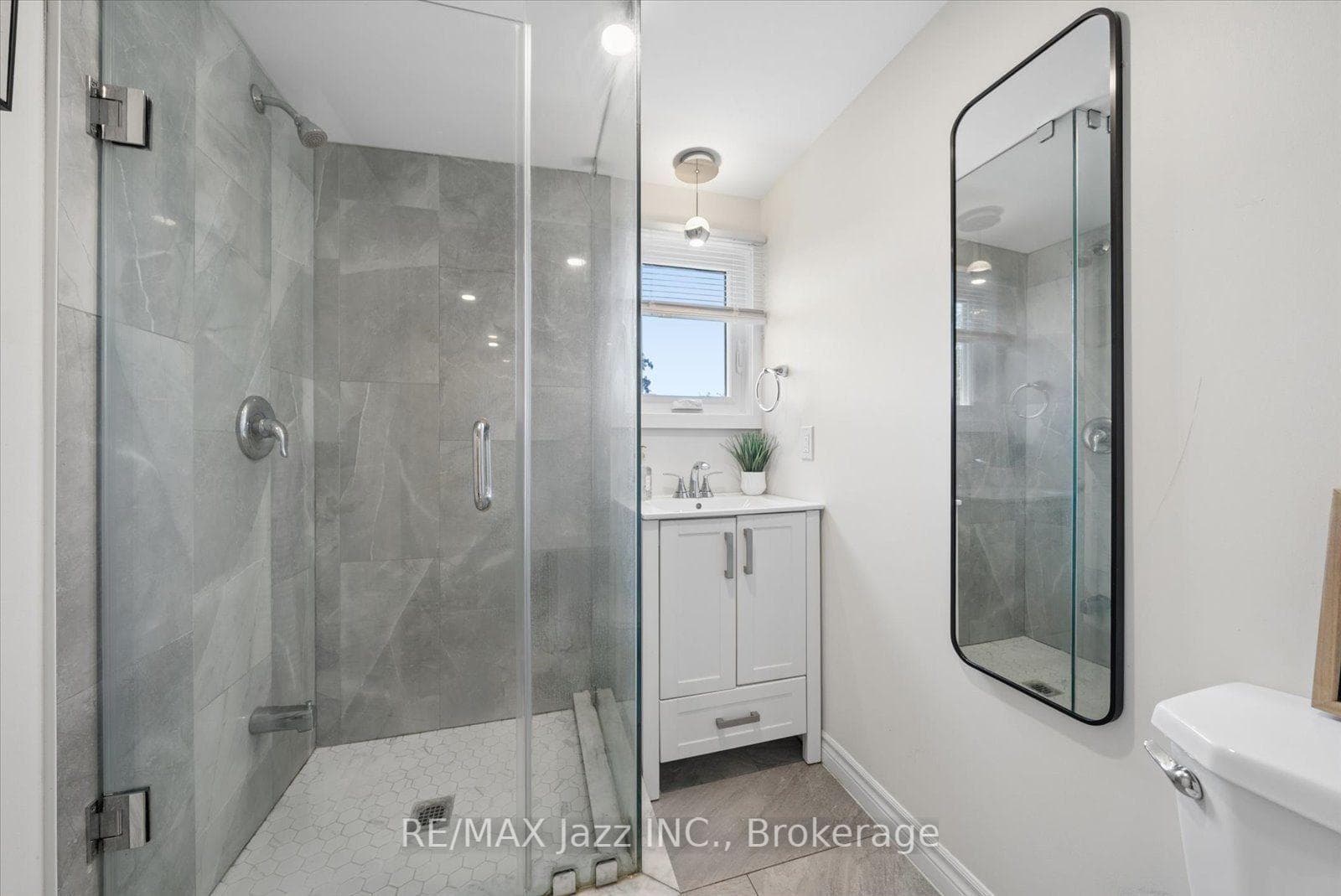 Upper level 3 pc bathroom
