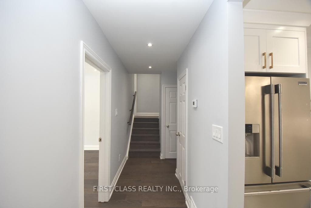 113 Holcolm Road Unit Main photo 14