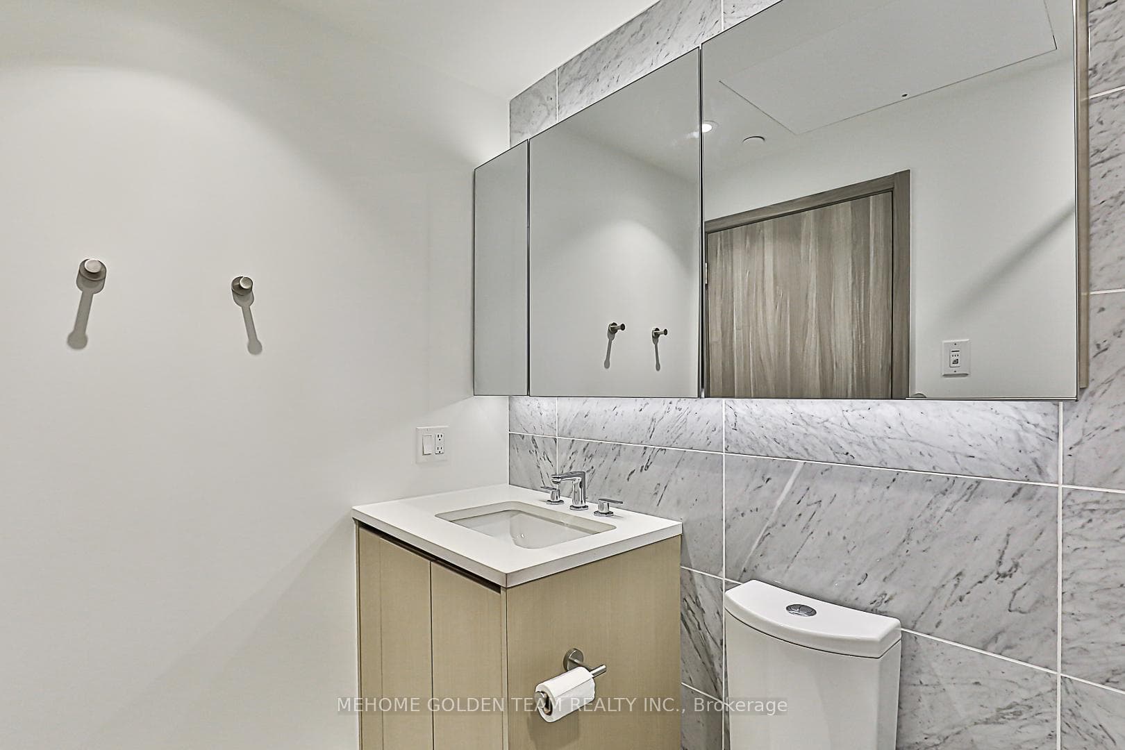 85 Mcmahon Drive Unit 1611 photo 12
