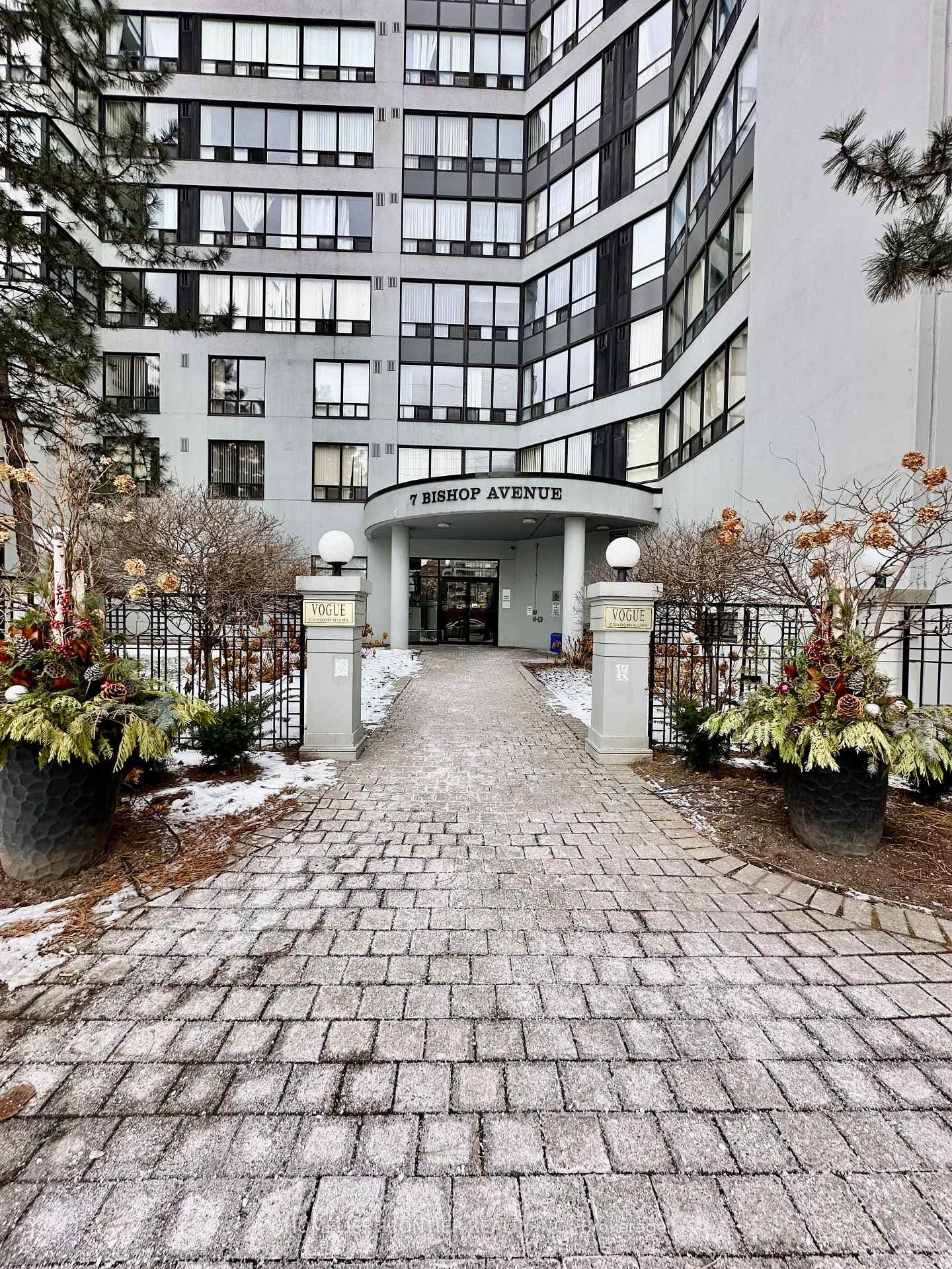 7 Bishop Avenue Unit 808 photo 12