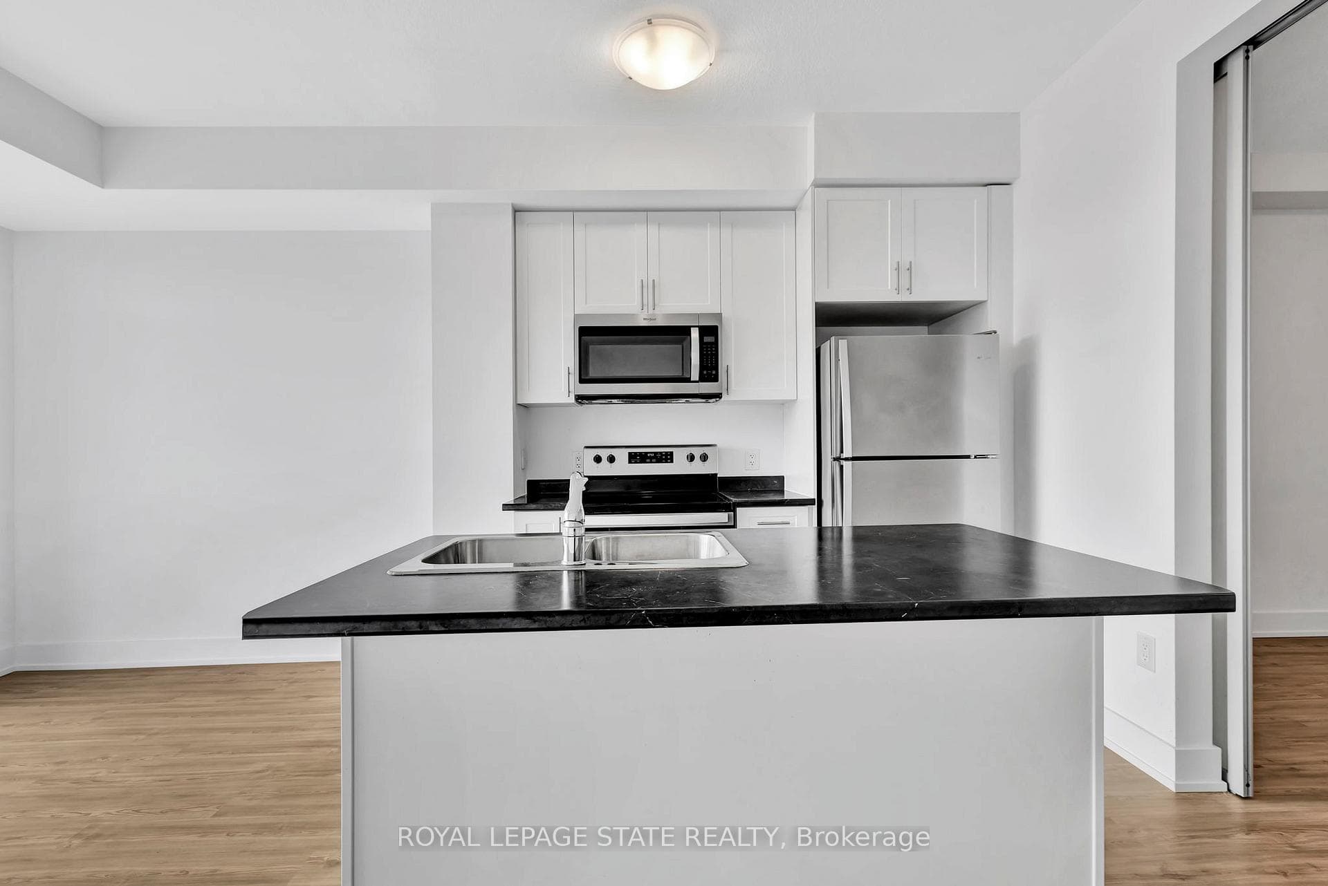 450 Dundas Street Unit 226 photo 16