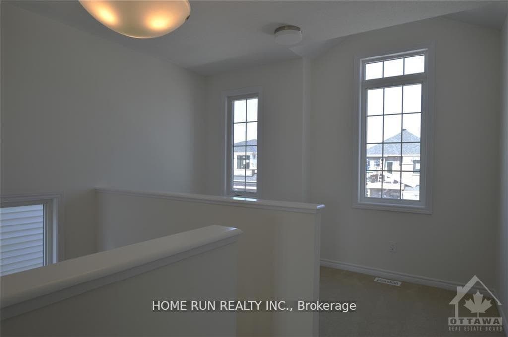 286 Turnbuckle Crescent photo 11