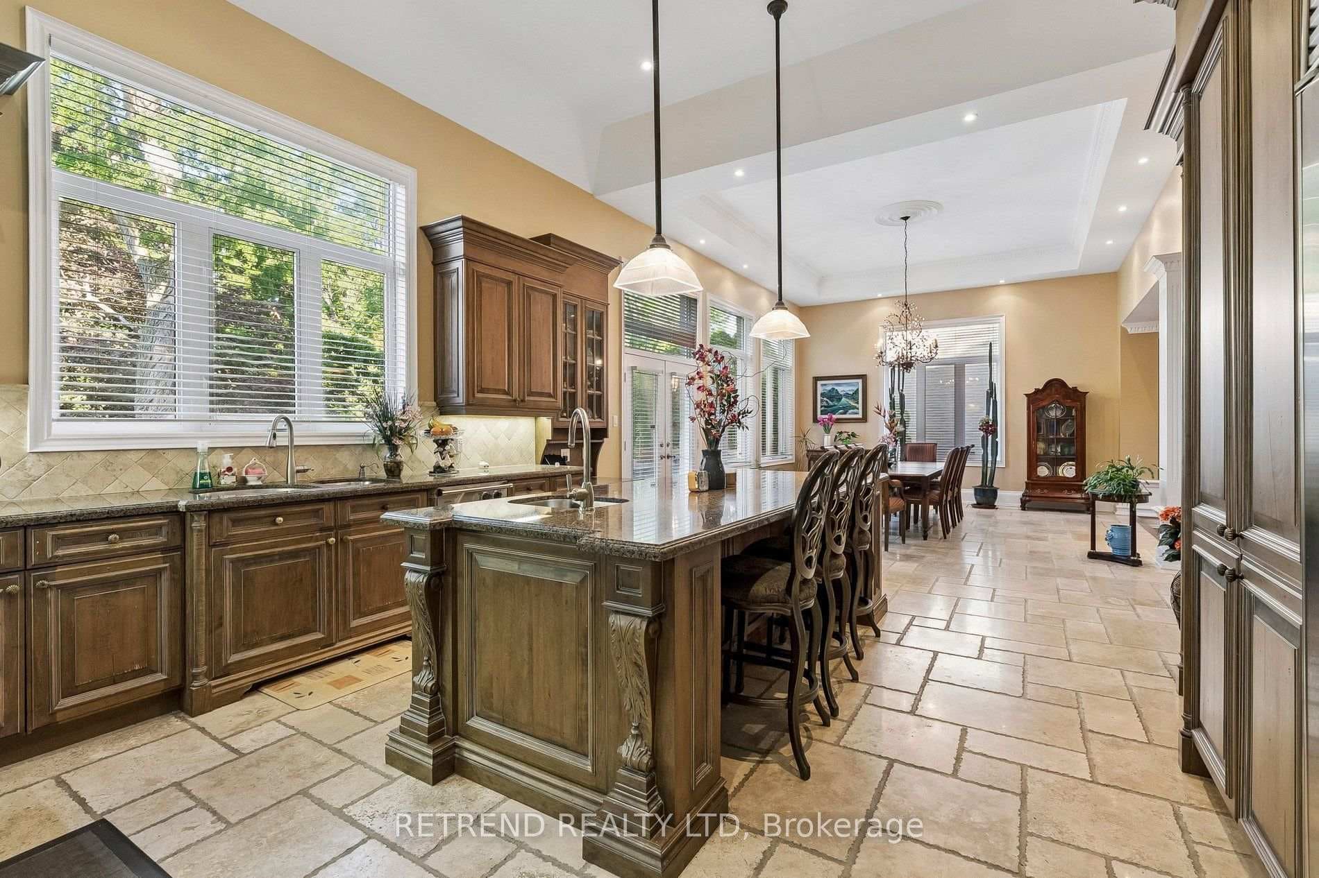 791 Clarence Street photo 15