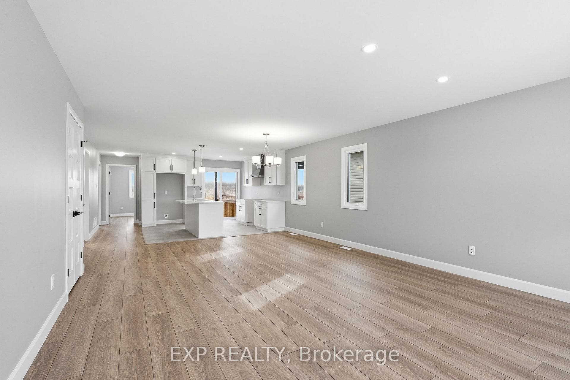985 Katia Street photo 4