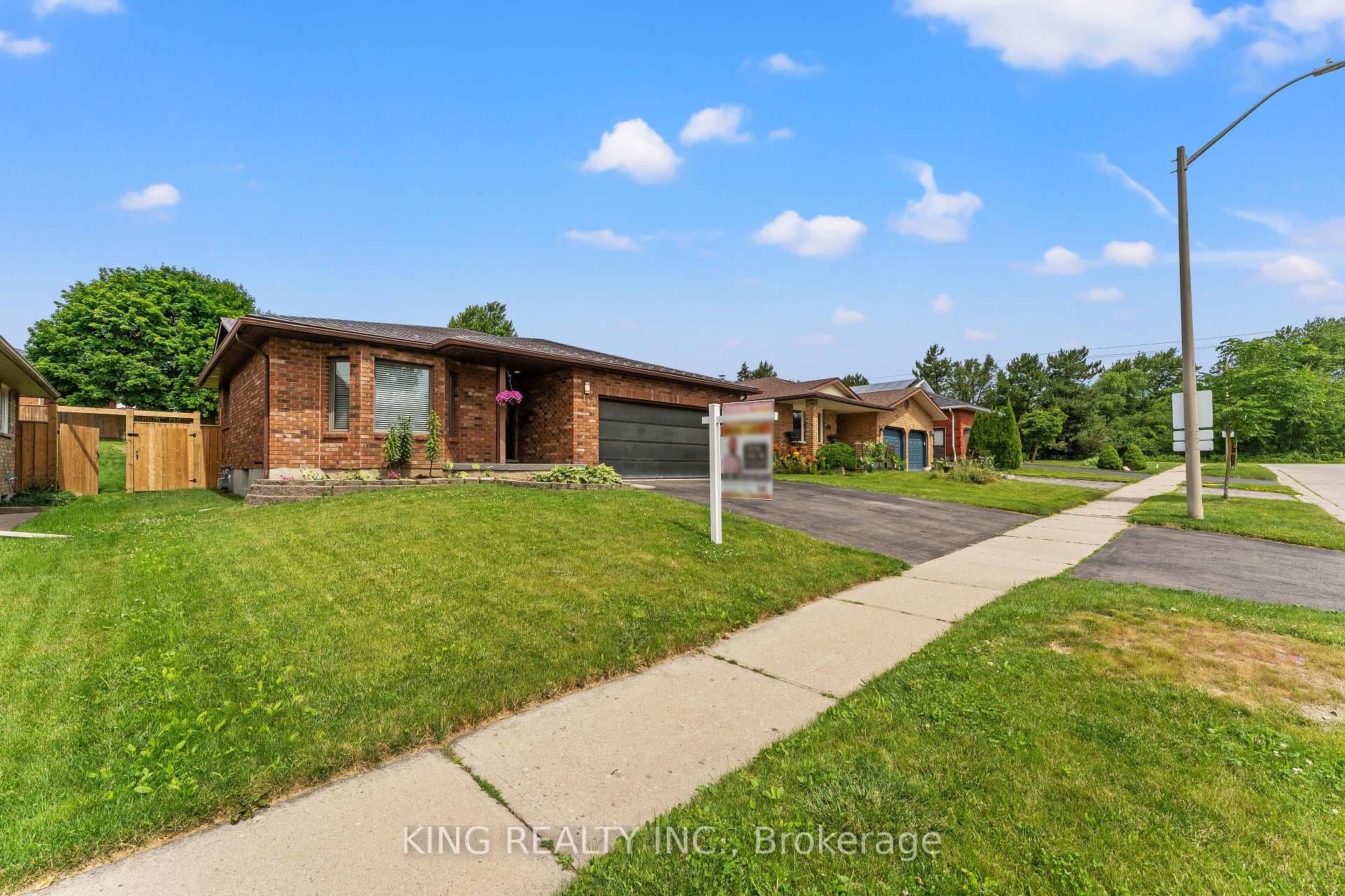 11 Daimler Drive photo 2