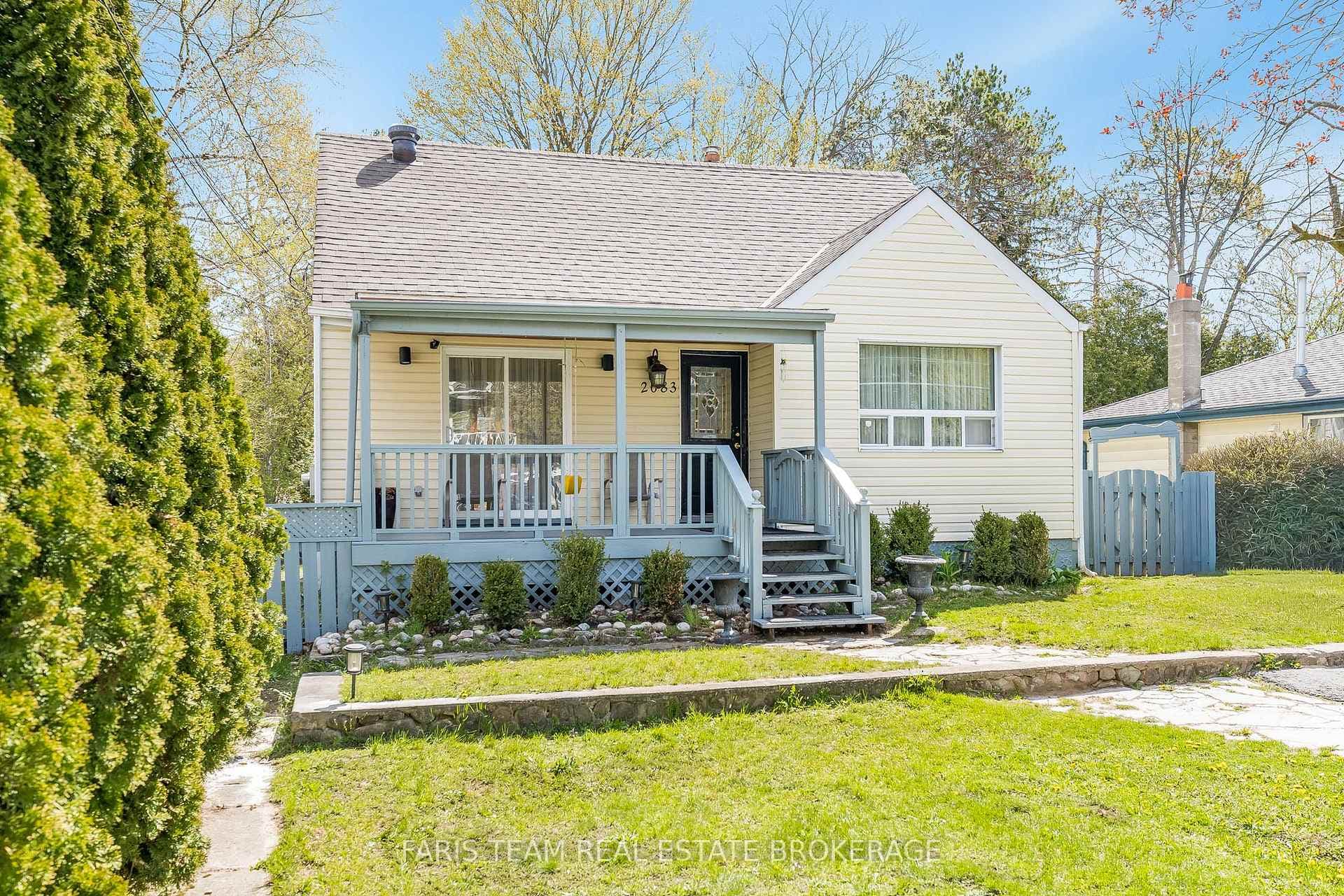 2083 Lilac Drive photo 1