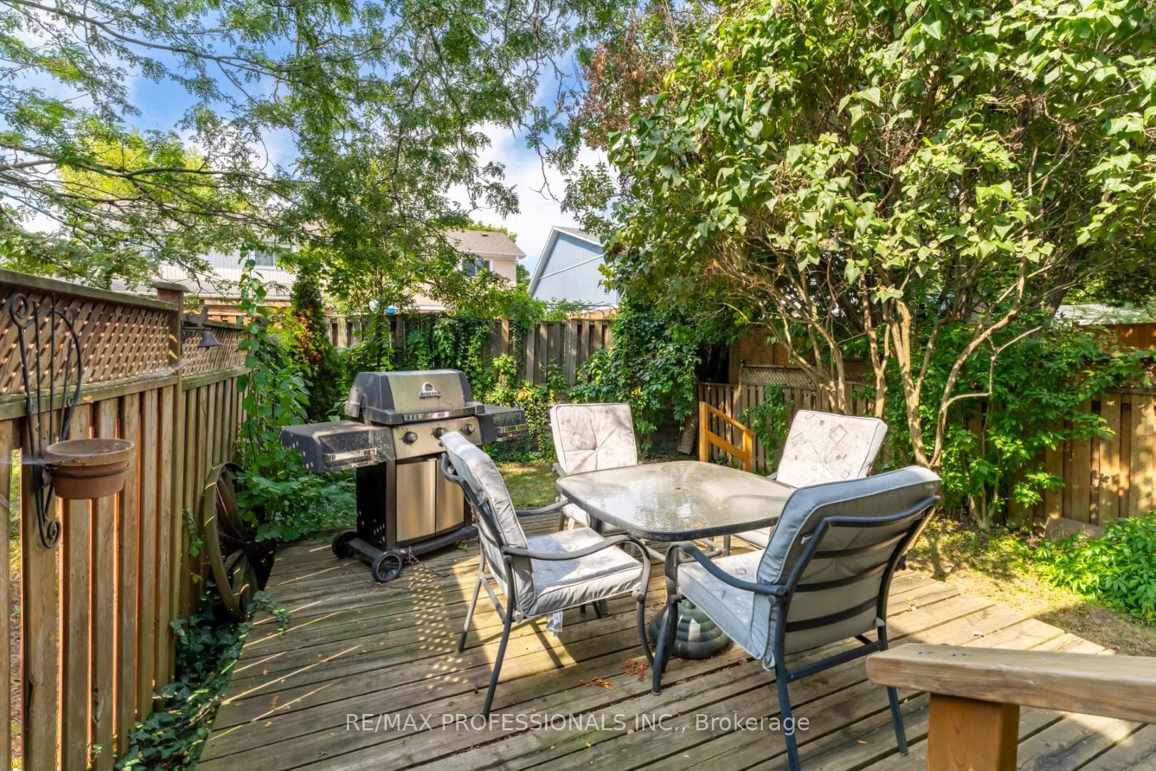 2697 Romark Mews photo 32