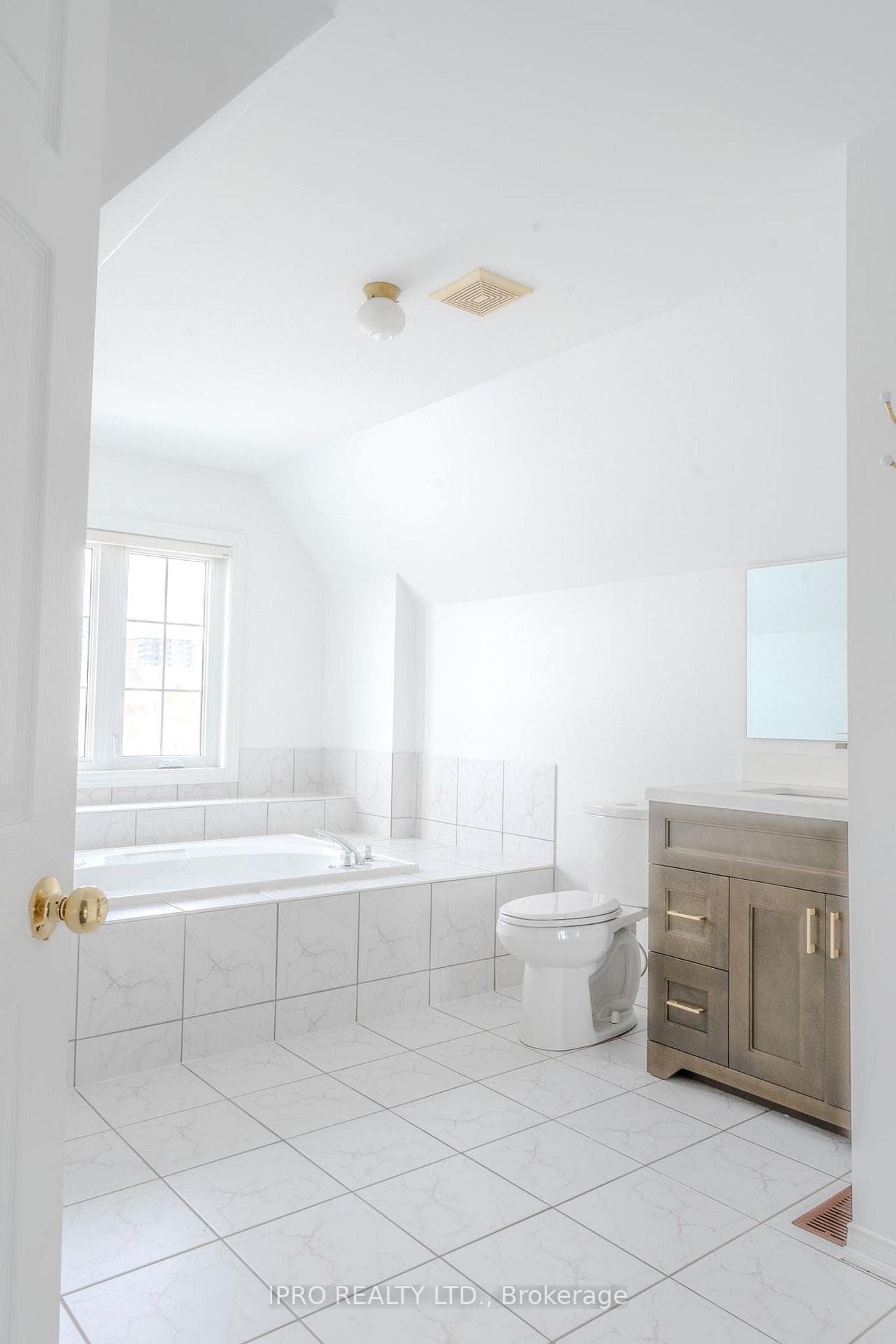 Master Ensuite